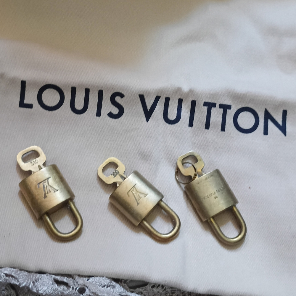 Authentic Louis Vuitton Lock & Key # 310 - Picture 6 of 11